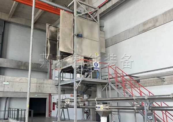 提取剂吨袋自动拆包机 通过管链输送机投料到多个反应釜